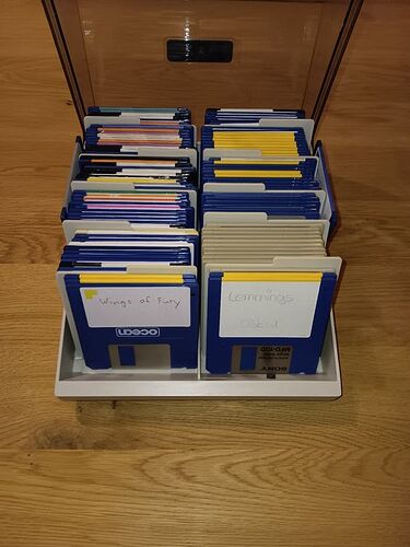 diskettenbox-mit-100-disketten